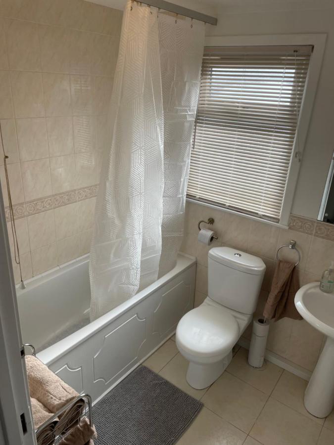 1-Bedroom Semi-Detached Chalet In Uddingston, Glasgow Exterior photo